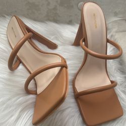 PRETTYLITTLETHING HEELS/ SIZE 7/TAN& NUDE