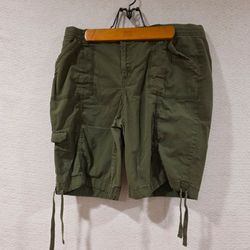 St. Johns Bay Shorts Womens 14 Green Bermuda Cargo Drawstring Hiking Stretch