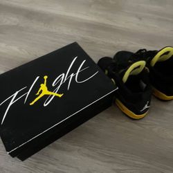 Jordan 4 Thunders