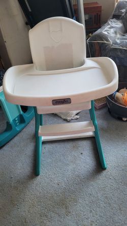EVENFLO WHITE AND TEAL CHILD  HIGH CHAIR