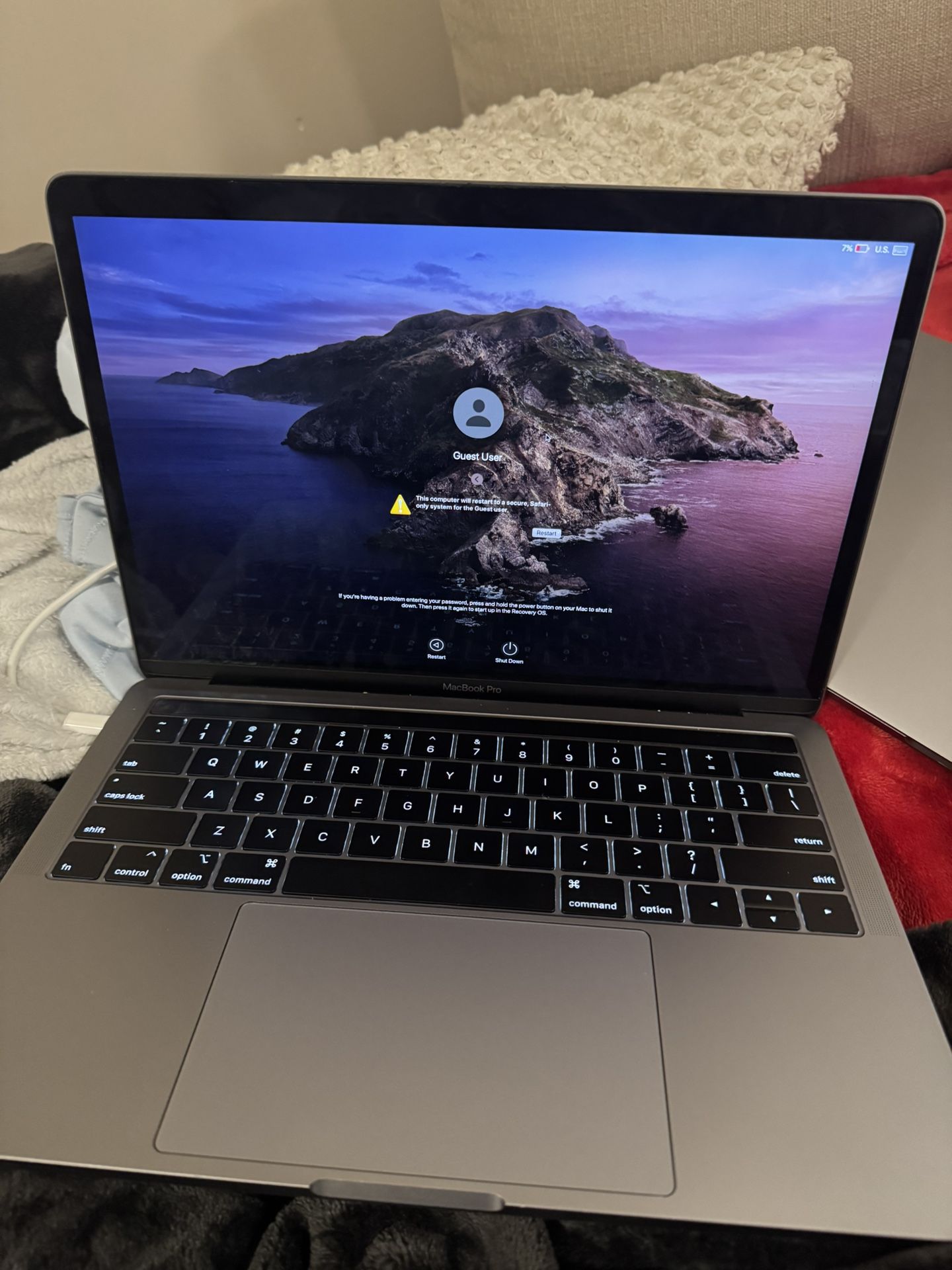 MacBook Pro (13-inch, 2019, Two Thunderbolt 3 ports)
