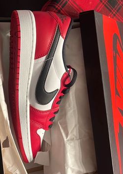 Chicago 1 Low Size 10.5 NEW  170$ OBO