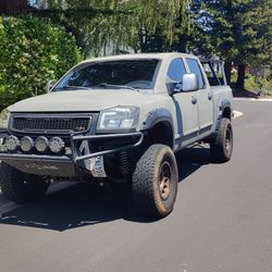 2004 Nissan Titan 4x4 LE Overland 