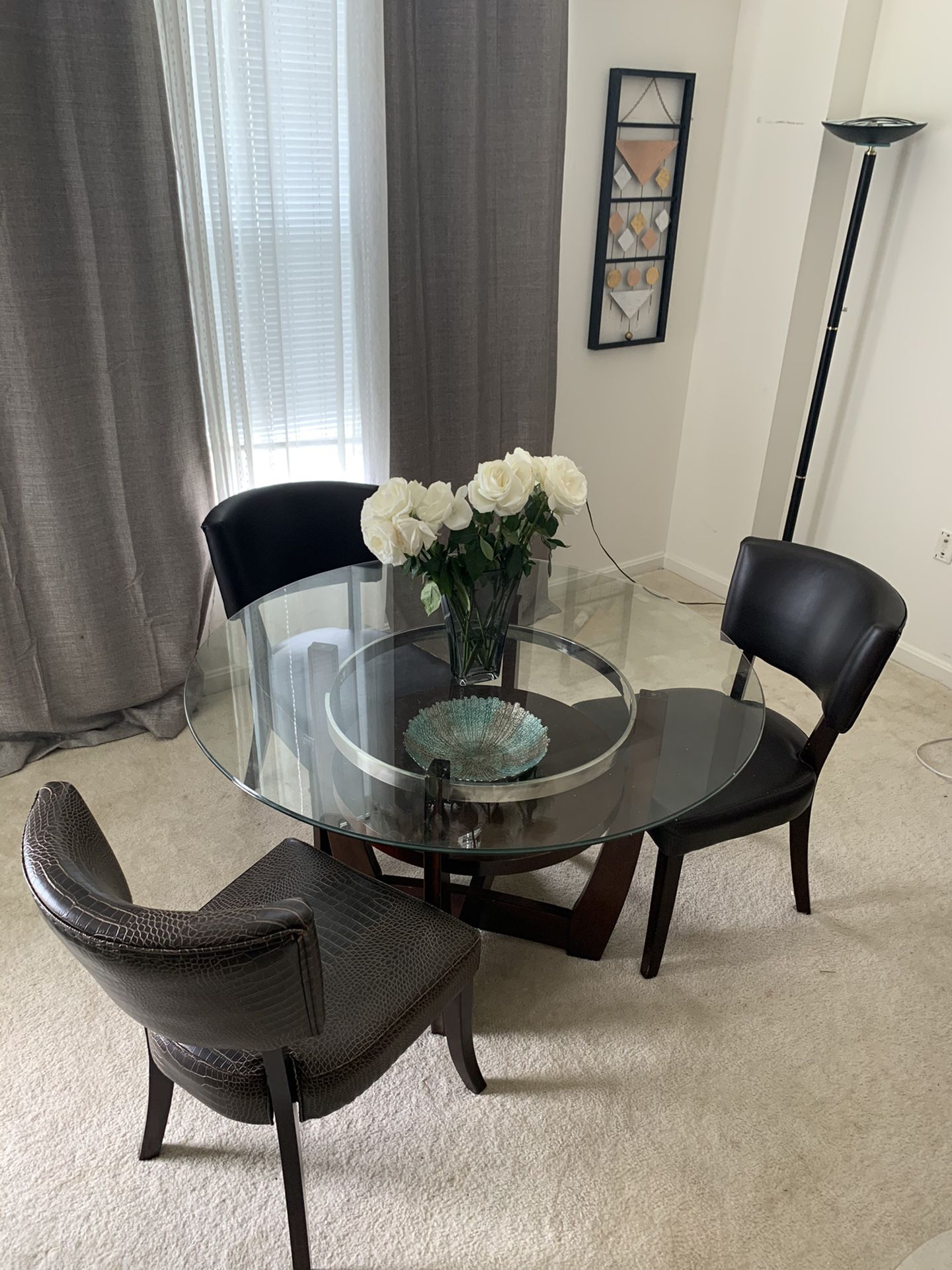 Round dining table & 4 chairs