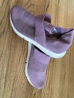 Reebok size 10 pink slip on sneakers