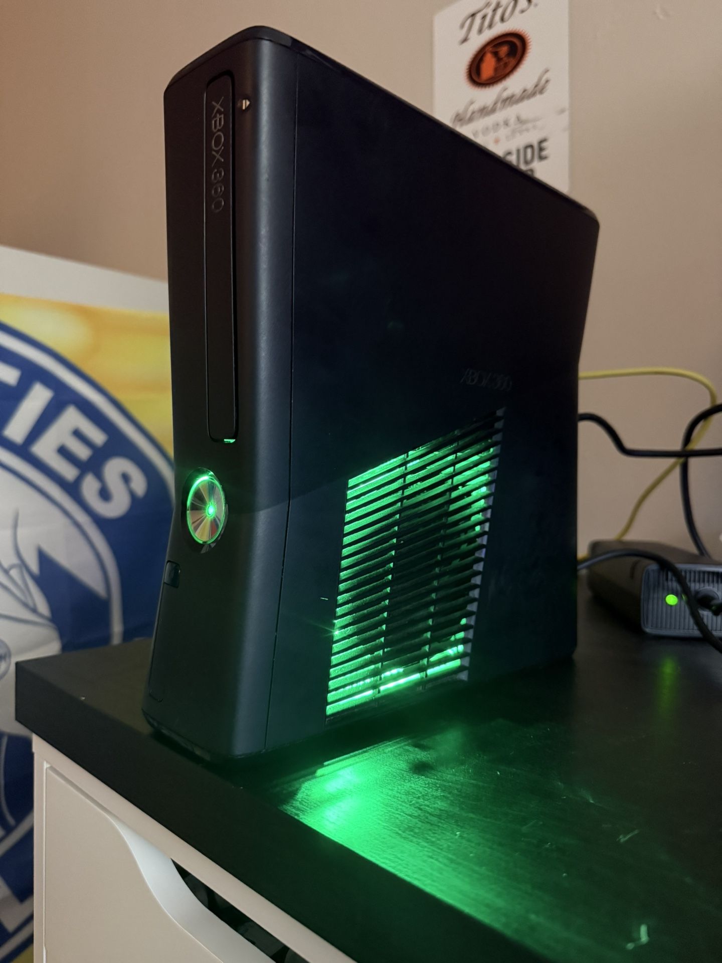 Xbox 360 Slim - Corona - RGH3 - 500GB HDD + Preloaded