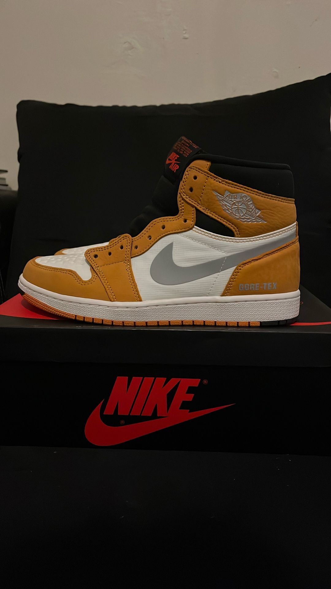 Jordan 1 Gortex Light Curry