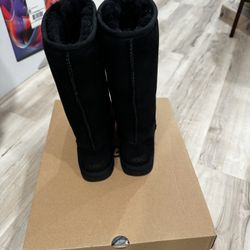 Black UGGS 