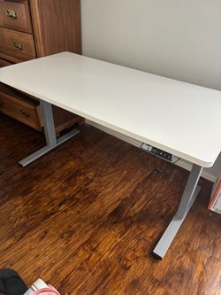 Large Desk - Height Adjustable!!