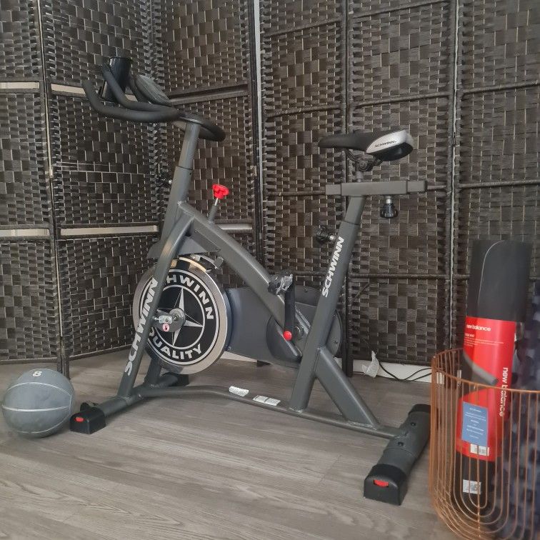 Schwinn IC2 Exercise Bike