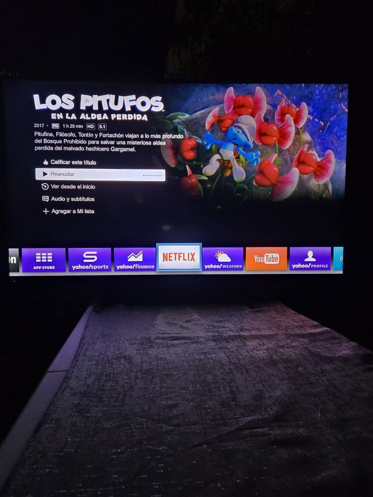 BEAUTIFUL VIZIO 60" SMART TV IN PERFECT CONDITION WITH NO DAMAGE TO SCREEN INCLUDES POWER CORD AND ORIGINAL CONTROL