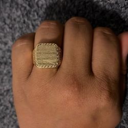 Gold Ring With Diamonds 