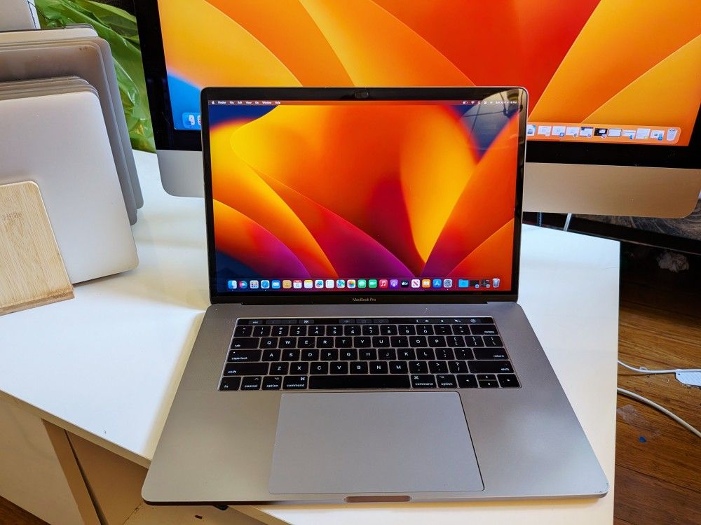 15 A1707 MacBook Pro w/ Touchbar i7 16Gb Ram 512Gb SSD