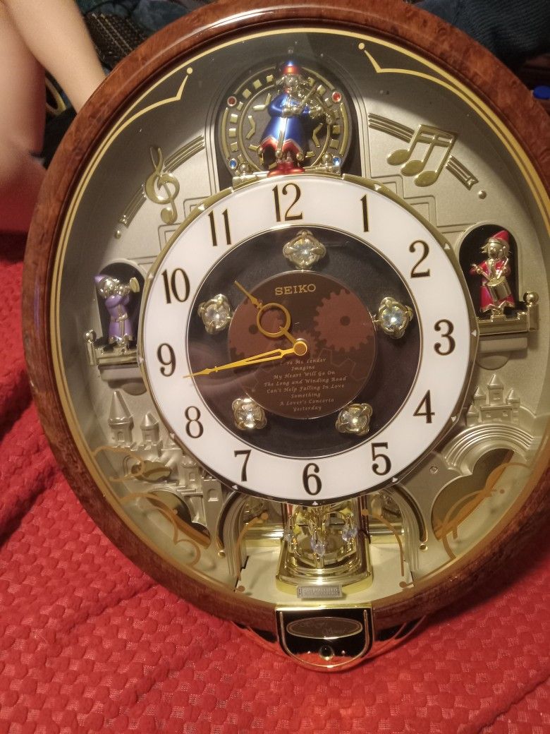 Swarovski Crystal Elvis 12 Song Clock