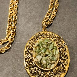 Vintage Jade Chip Locket Pendant Large Necklace Rope Chain 24” Ornate Gold Tone.