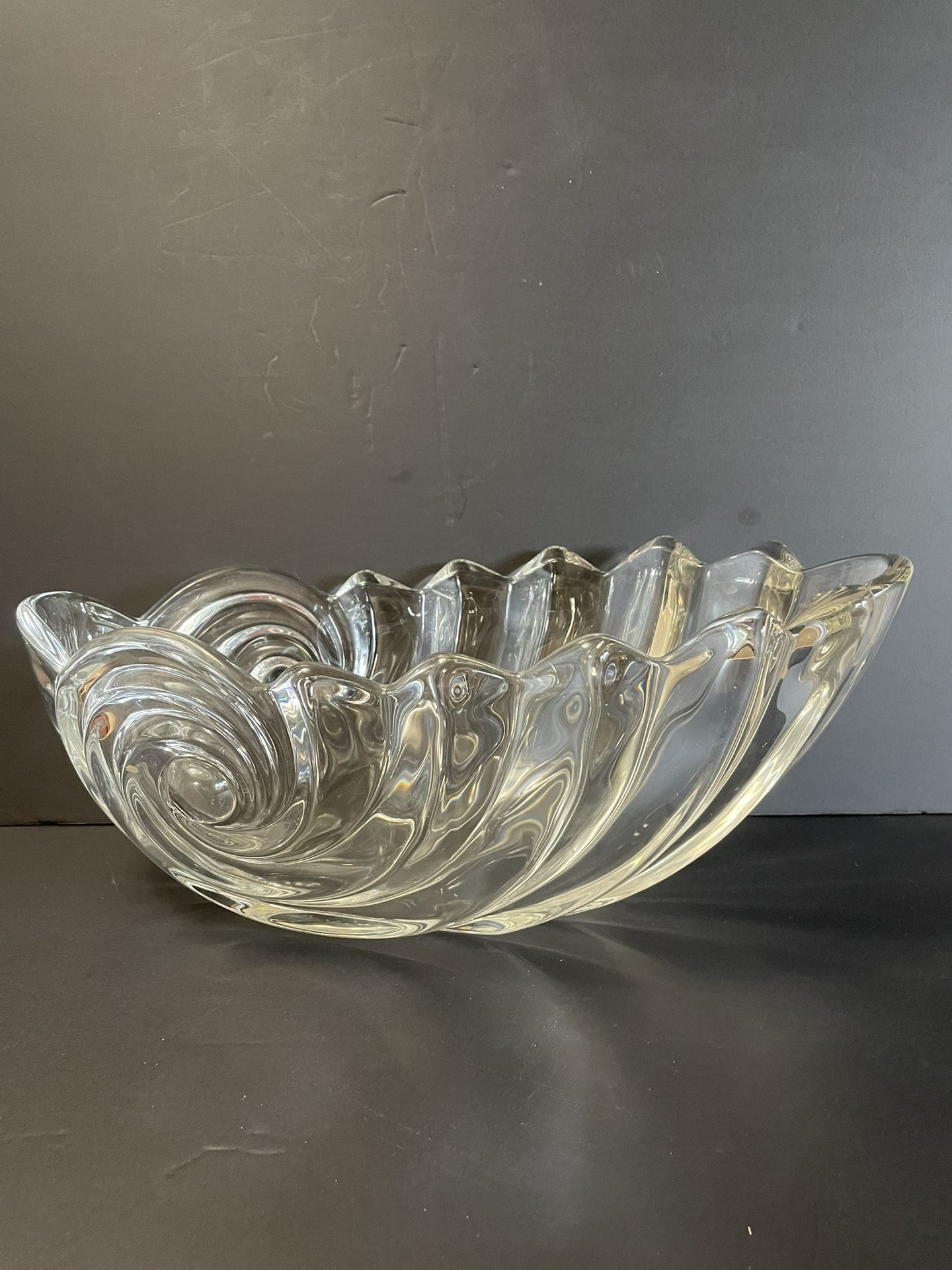 Mikasa Clearwater Leaf Crystal Nautilus Shell Console Bowl (Weighs 5 1/2 Lbs)