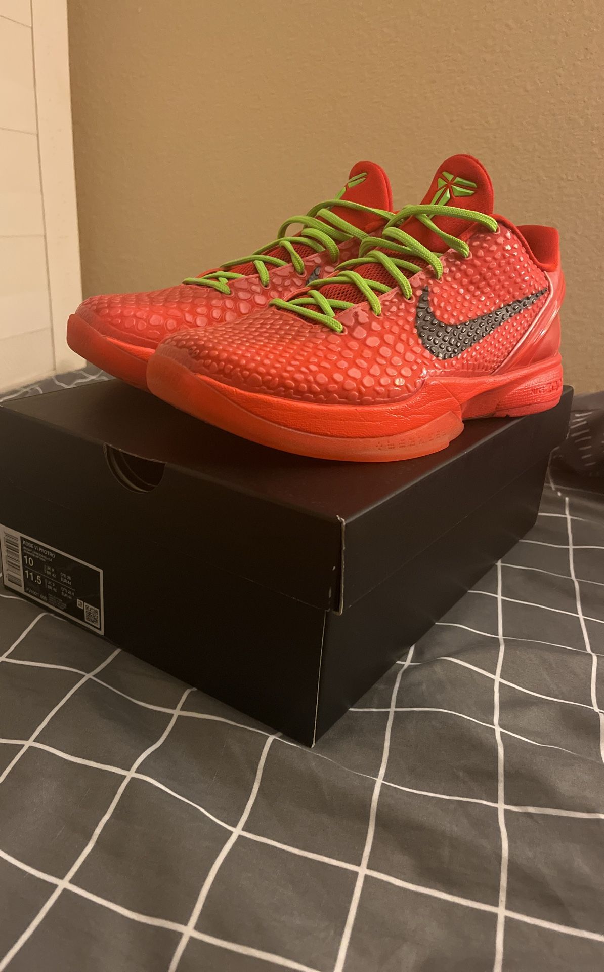 Kobe VI Reverse Grinch