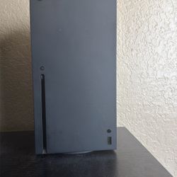 Xbox Series X 1Tb 2 Controllers $700