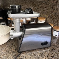 1000 W meat grinder (lovimela)