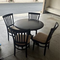 Round Dining Table With 4 Chairs