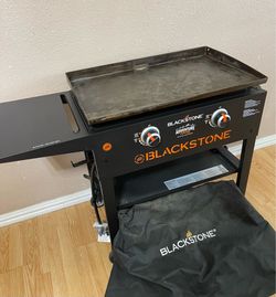 LIKE NEW 28" BLACKSTONE GRIDDLE (PLANCHA CASERA PARA TACOS O PUPUSAS CON 2 CONTROLES Y 4 QUEMADORES)