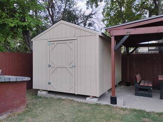 10 X12 1 door 2 shelves