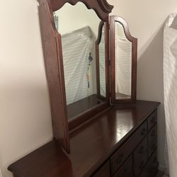 Dresser With Mirror