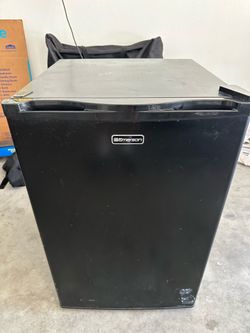 Black Emerson mini fridge