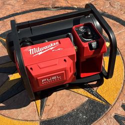 Milwaukee M18 FUEL 18-Volt Lithium-Ion Brushless Cordless 2 Gal. Electric Compact Quiet Compressor (Tool-Only)