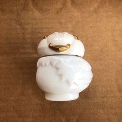 Vintage Avon 1973 Snow Bird Milkglass Sonnet
