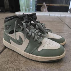 Air Jordan 1 Mid Jade Smoke Sail Anthracite