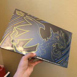 Charizard X EX Ultra Premium Collection Box
