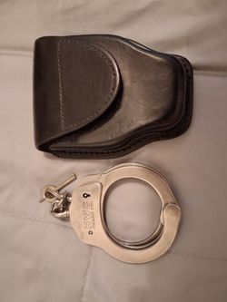 Hand cuffs