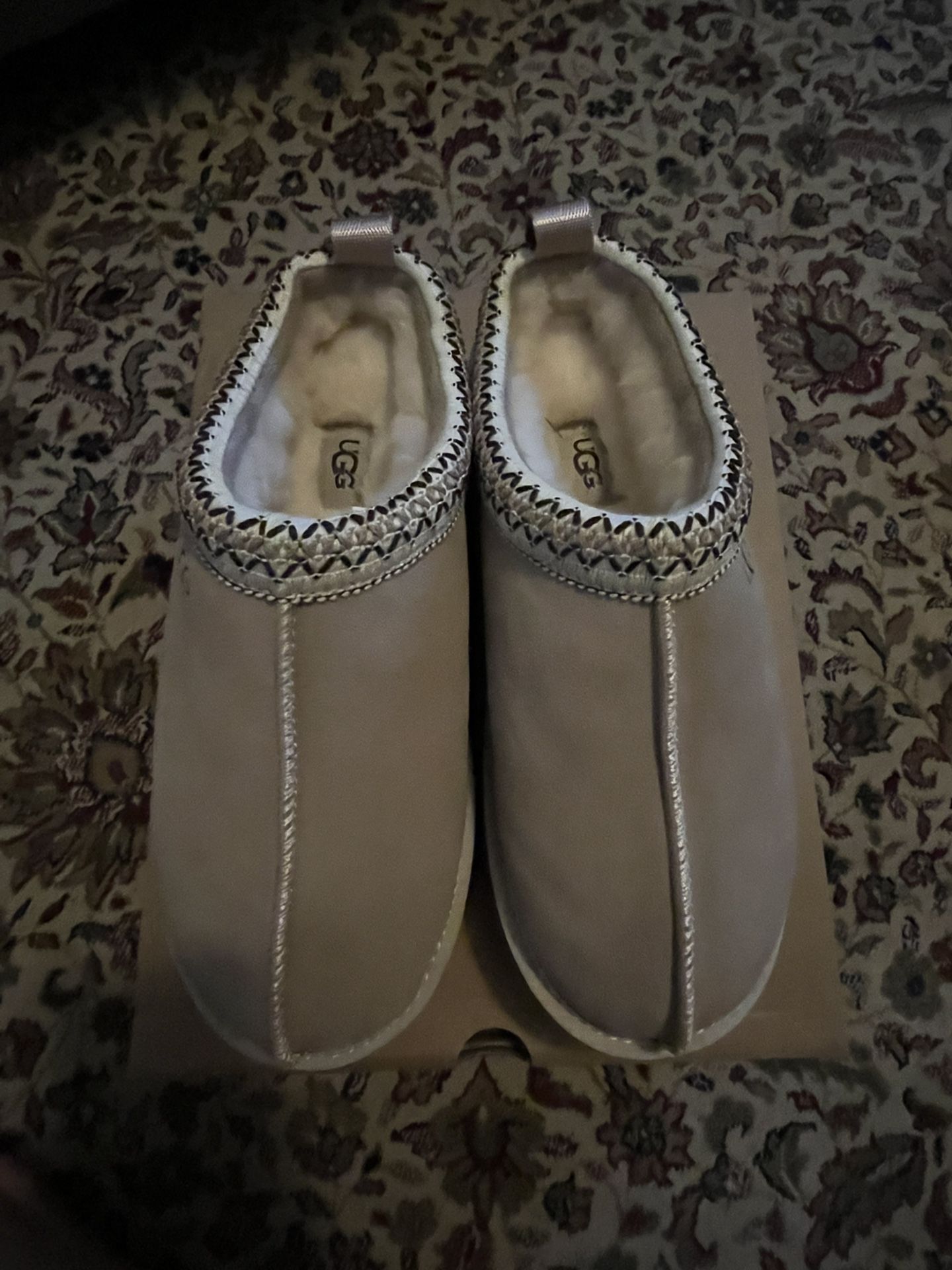 UGG Tasman Platform, Beige Color, Size 7 Woman, Brand new