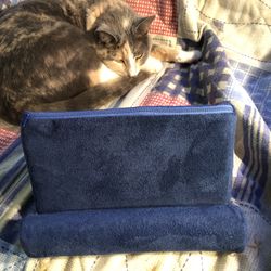 Portable Tablet And iPhone Pillow