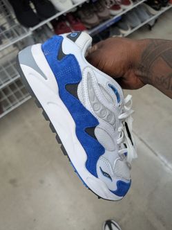 Shoes size 10 Nike and 9 sacouny