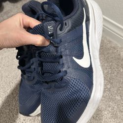 Nike Men's Sports Shoes Size US 8