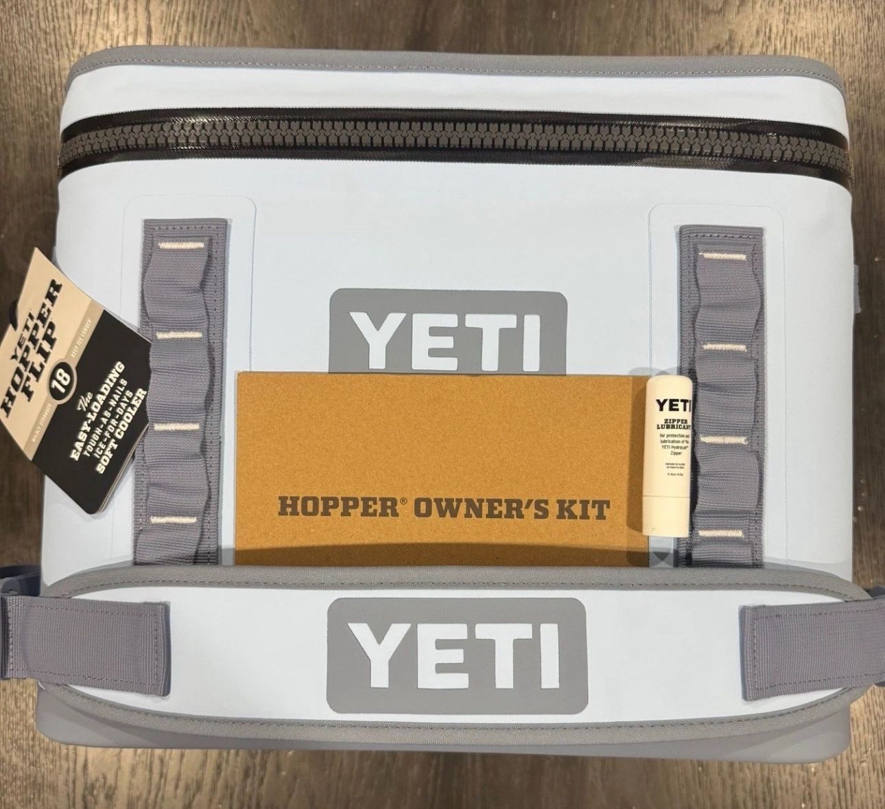 New YETI Hopper Flip 18 Portable Soft Cooler Big Sky Blue Model YHOPFLIP18