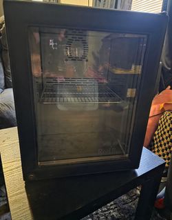 Mini fridge