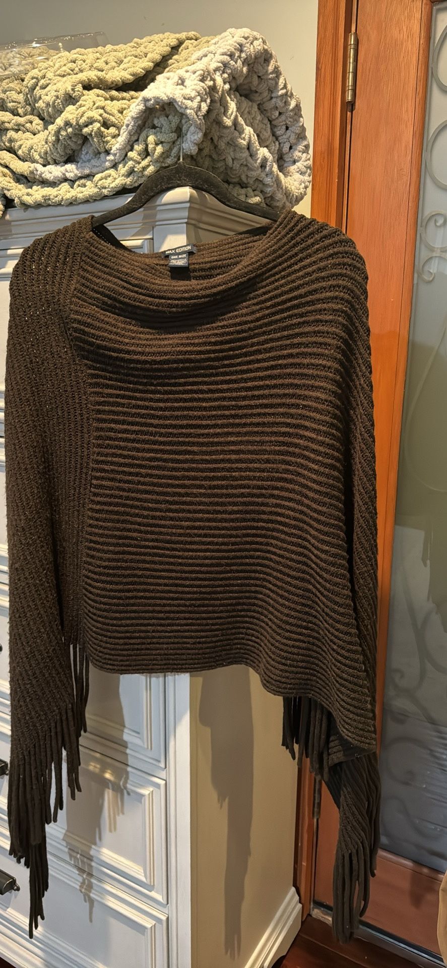 Max edition, one size brown poncho