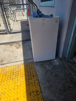 Mini fridge
