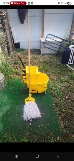 Rubbermaid Commercial Mopping Bucket and Wringer and mop