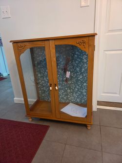 Lighted curio cabinet