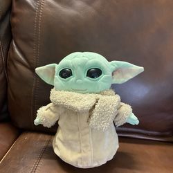 Baby Yoda plushy