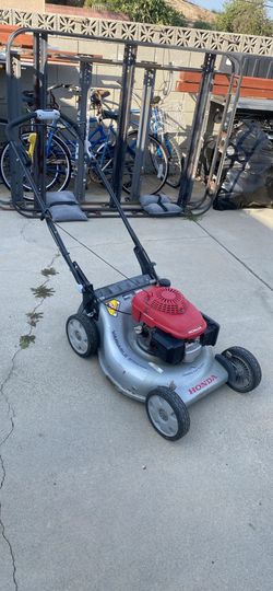 Honda Lawnmower, no bag Honda Lawnmower, no bag
