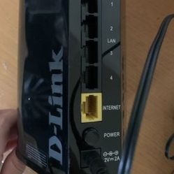 D-Link N600 600 Mbps 4-Port Gigabit Wireless N Router (DIR-826L) 