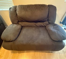 2 Electric Couches + Electric Recliner – All Work!