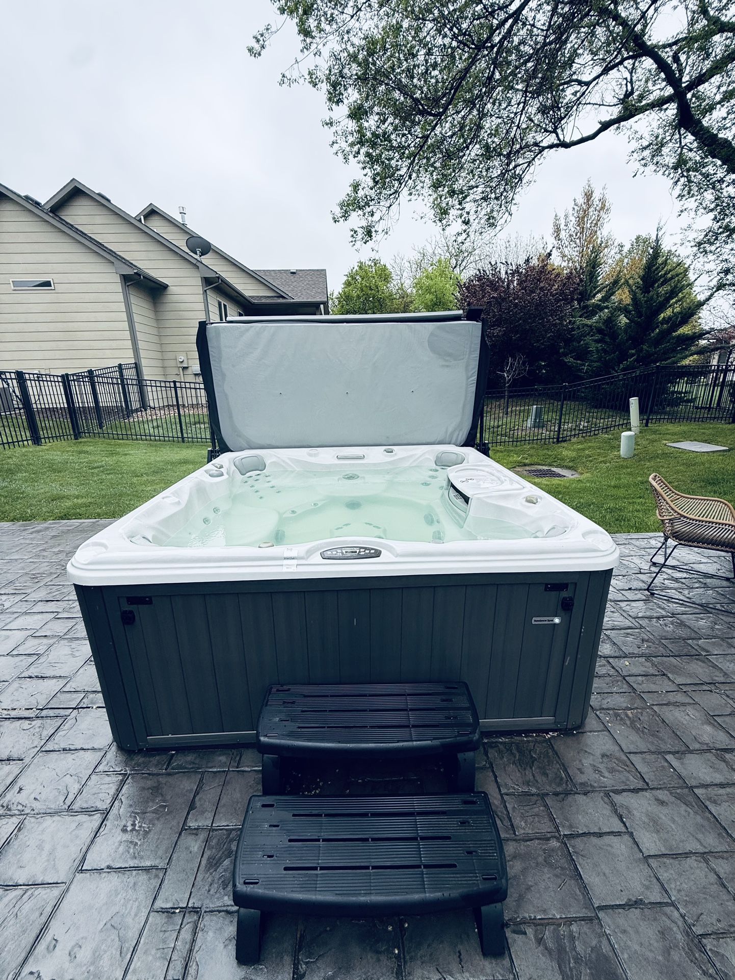 Luxury Smart Hot Tub - Sundance Chelsee 780