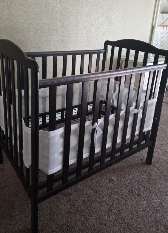 Baby Mini Crib, Small Crib with 3-Position Mattress Board,