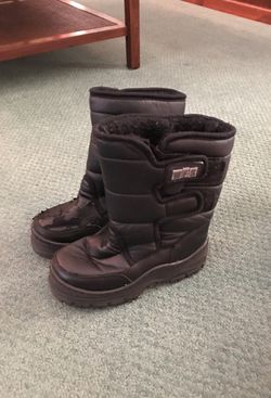 Kids Black Snow/Rain Boots In Size 2